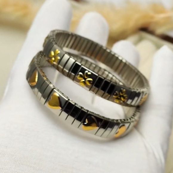 New Gold Heart Charm Bracelet - Picture 4 of 10